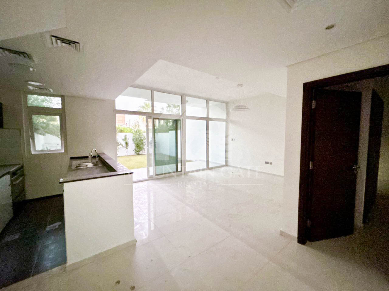 Vacant | Single Row | Community view | XU4BB 4BR Damac Hills 2 Mountain Gate