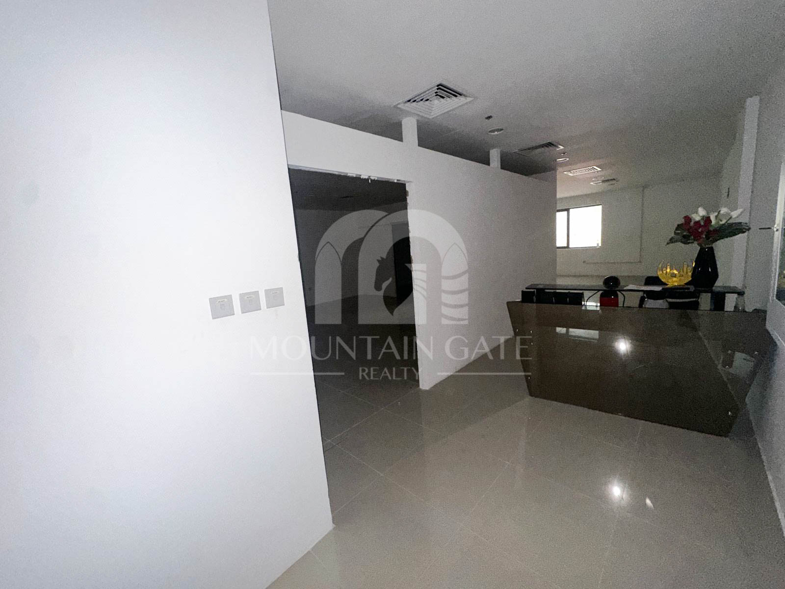 Fully Fitted | Spacious | Vacant Now Dubai Investment Park (DIP) Mountain Gate