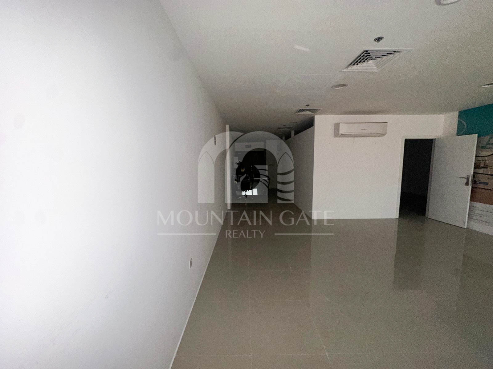 Fully Fitted | Spacious | Vacant Now Dubai Investment Park (DIP) Mountain Gate