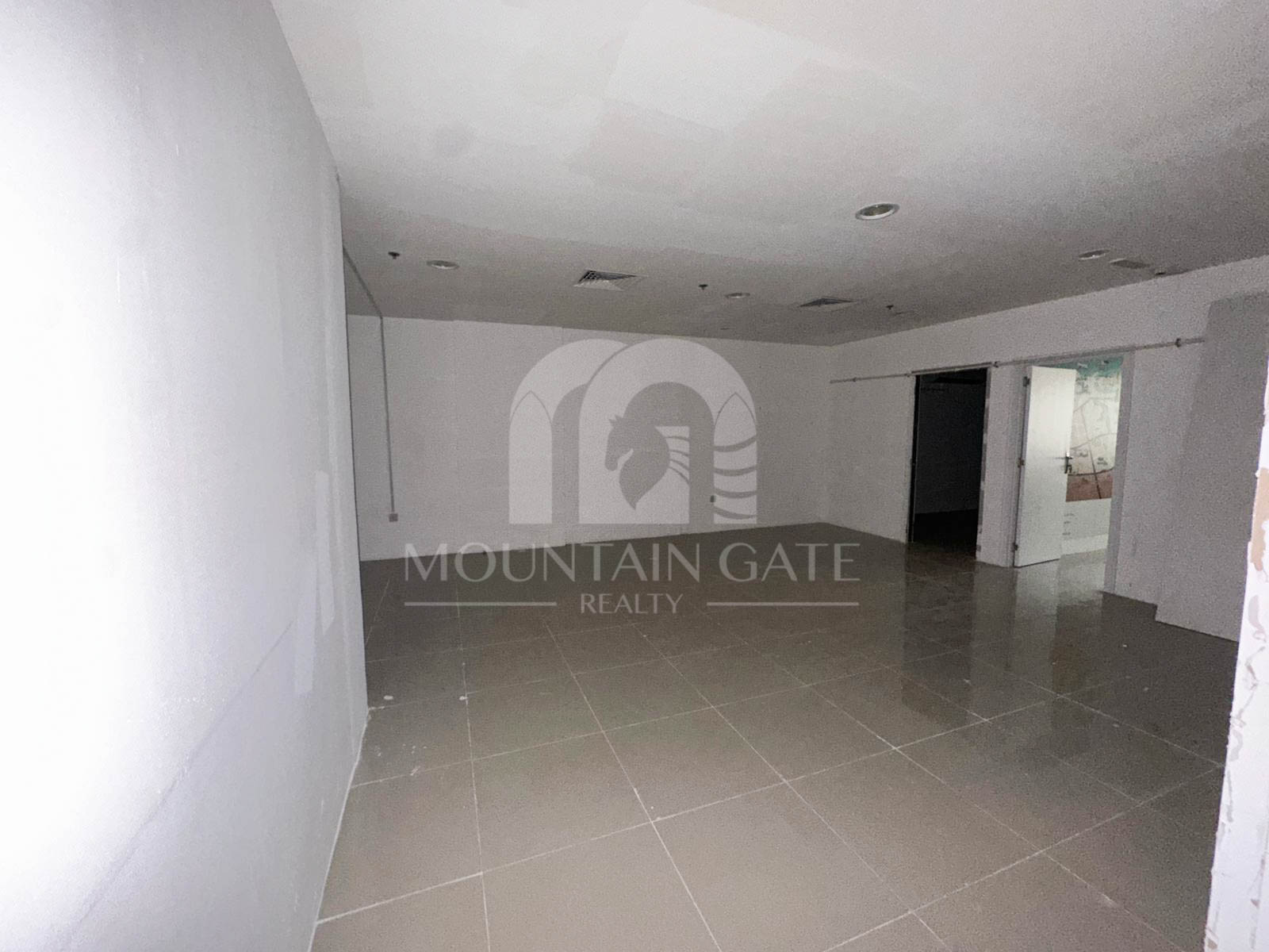 Fully Fitted | Spacious | Vacant Now Dubai Investment Park (DIP) Mountain Gate