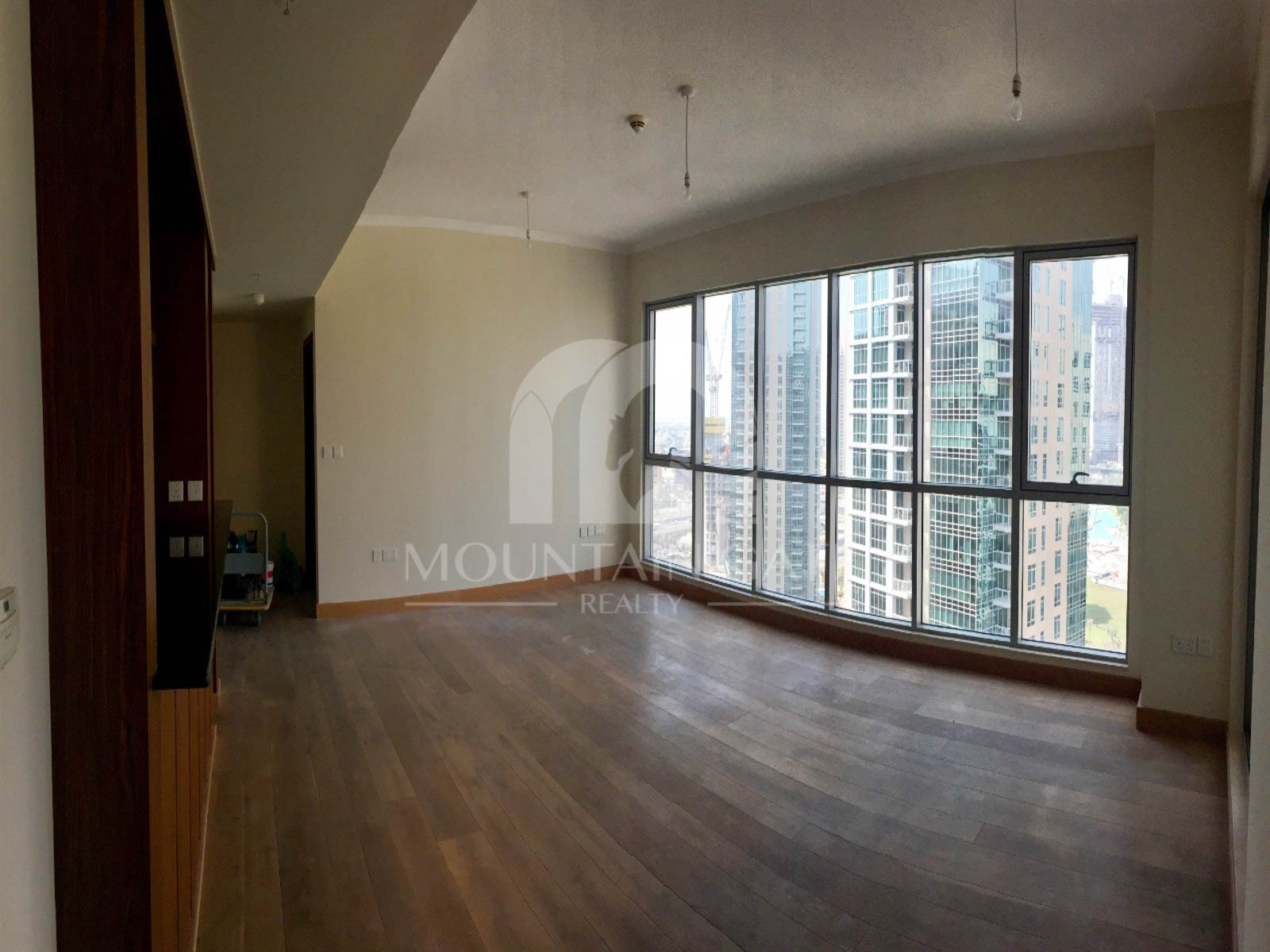Vacant Full Burj View Spacious Layout High Floor 2BR Downtown Dubai Mountain Gate