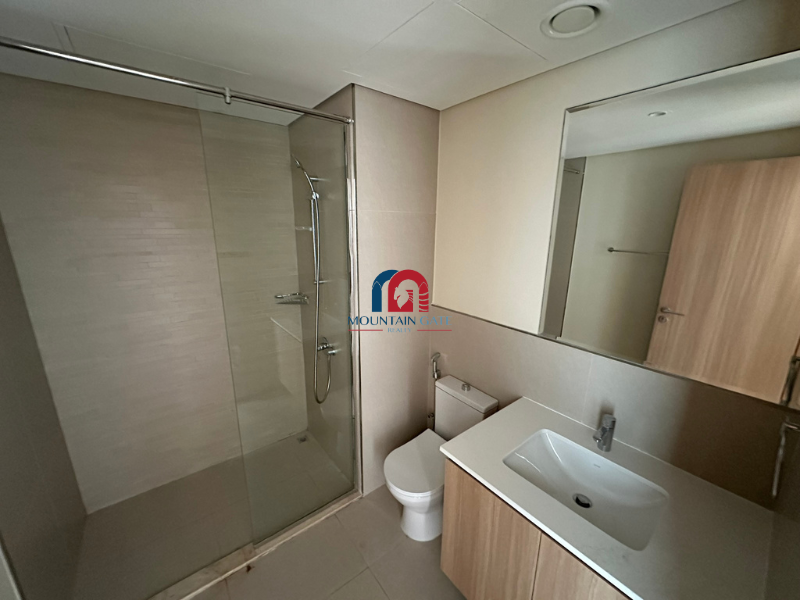 Stylish Studio in Maryam Island, Sharjah View Al Khan Mountain Gate