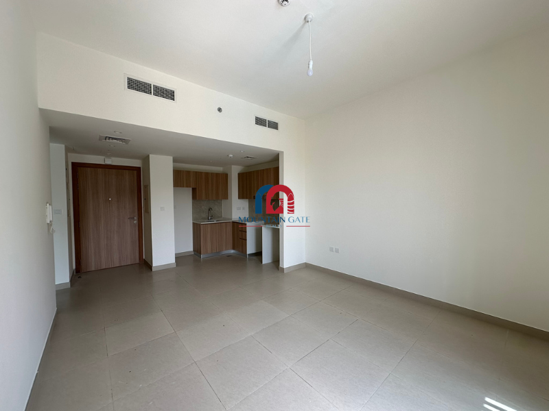 Stylish Studio in Maryam Island, Sharjah View Al Khan Mountain Gate