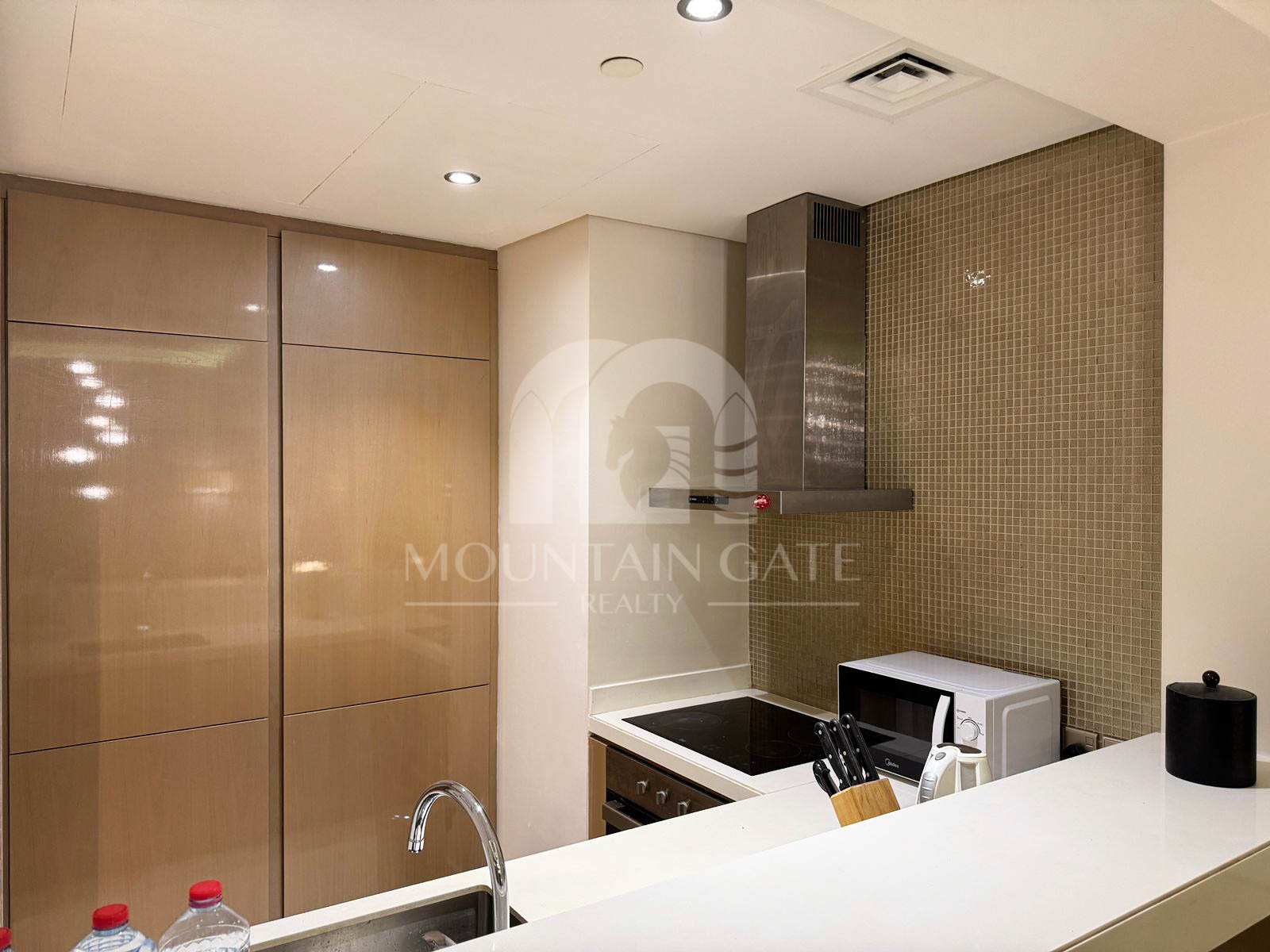 Hollywood Star | Fully Serviced 1BR | Canal Views 1BR Business Bay Mountain Gate