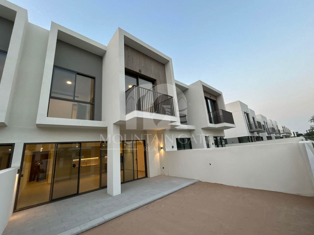 LUXURIOUS | VACANT | GREEN LIVING 3BR The Valley Mountain Gate