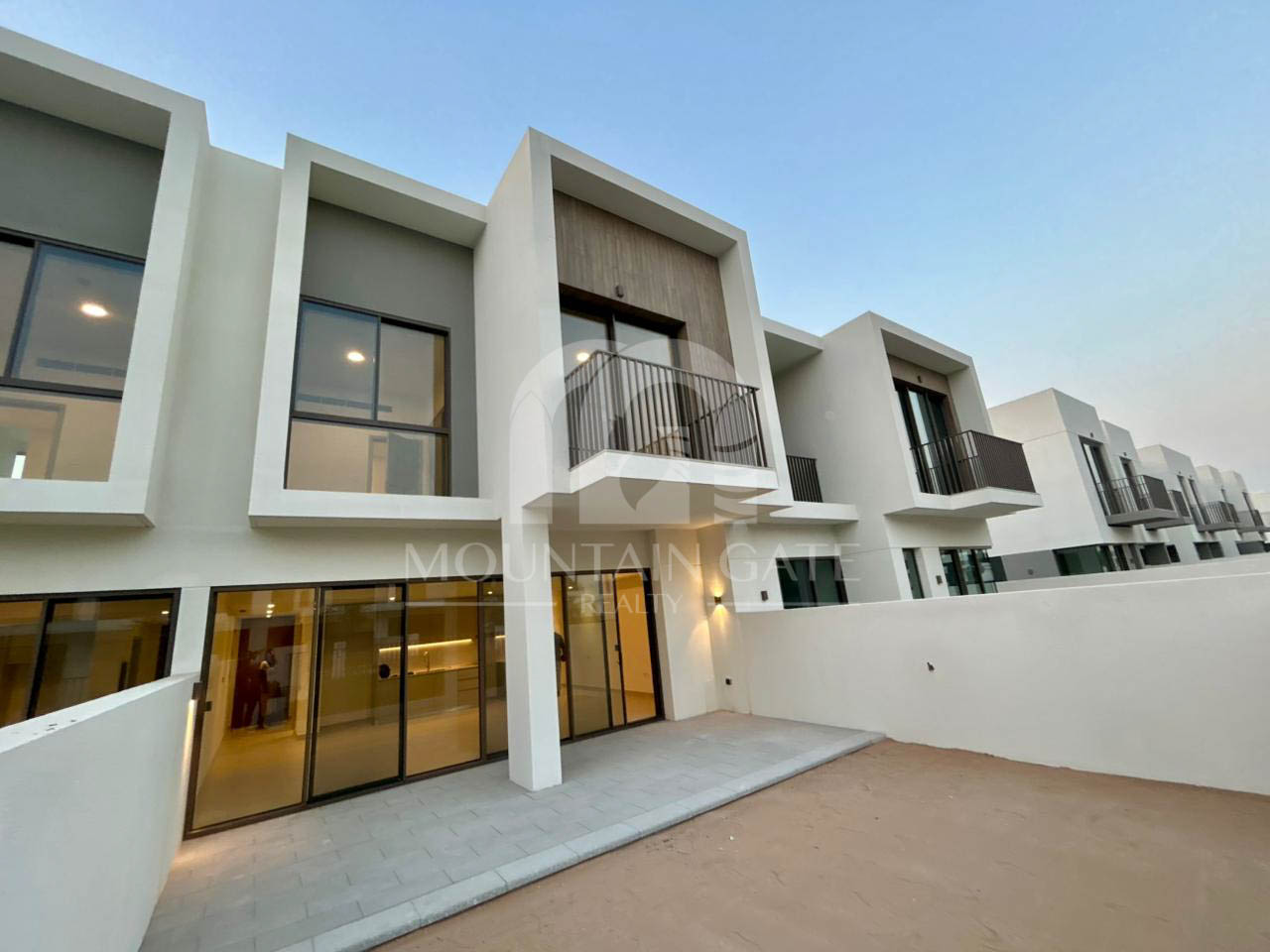 LUXURIOUS | VACANT | GREEN LIVING 3BR The Valley Mountain Gate