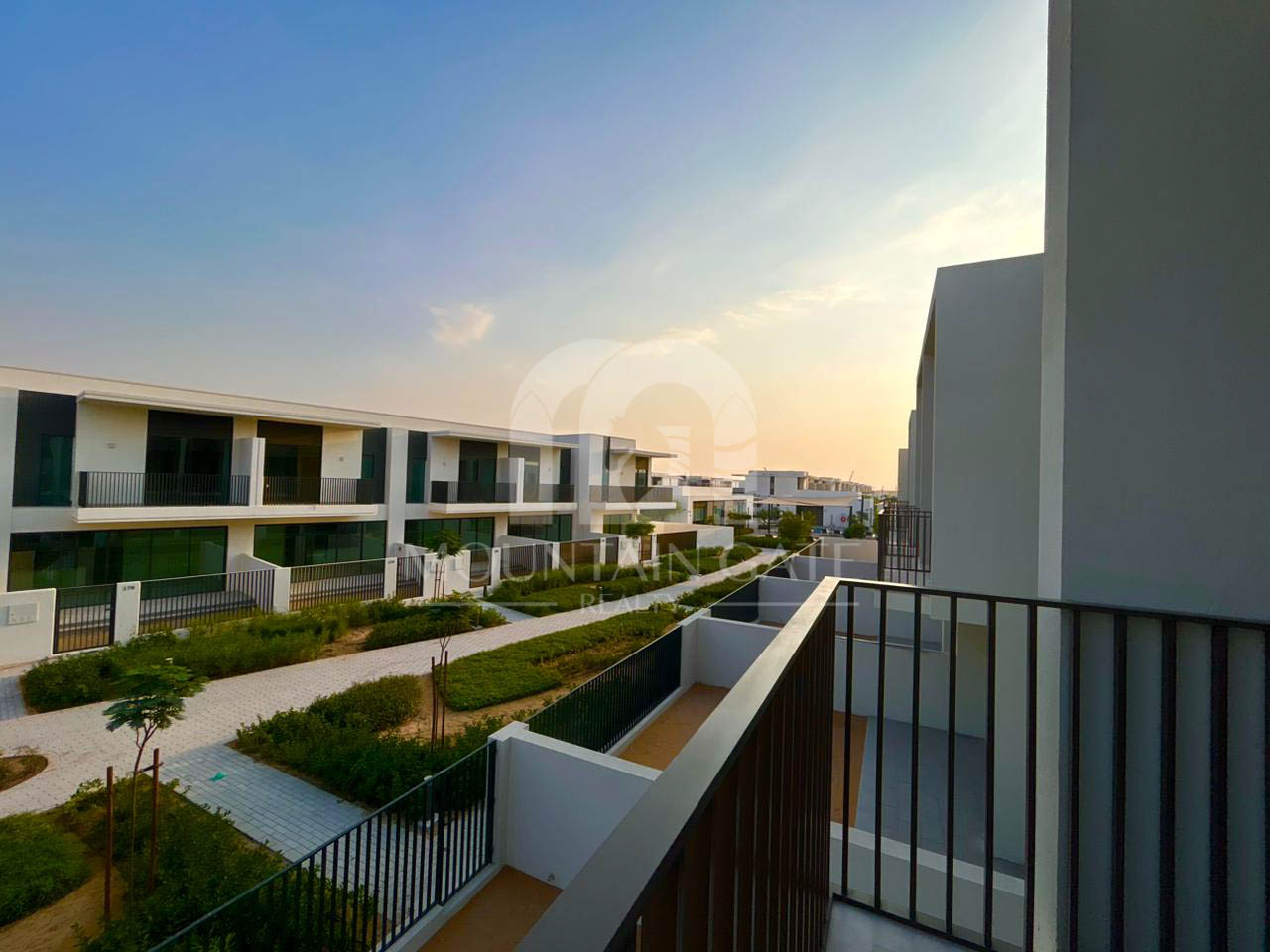 LUXURIOUS | VACANT | GREEN LIVING 3BR The Valley Mountain Gate