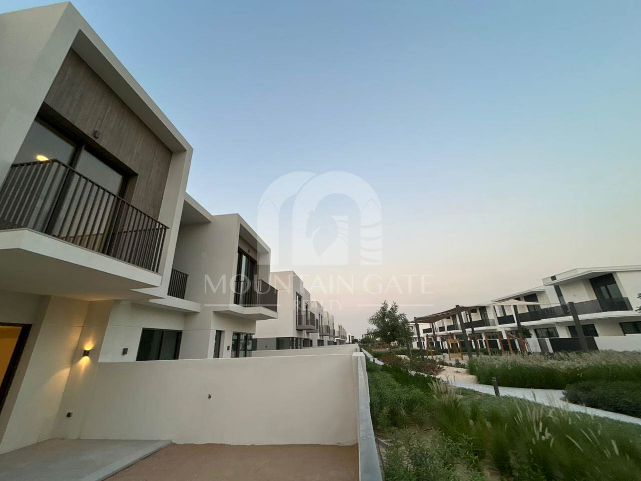 LUXURIOUS | VACANT | GREEN LIVING 3BR The Valley Mountain Gate
