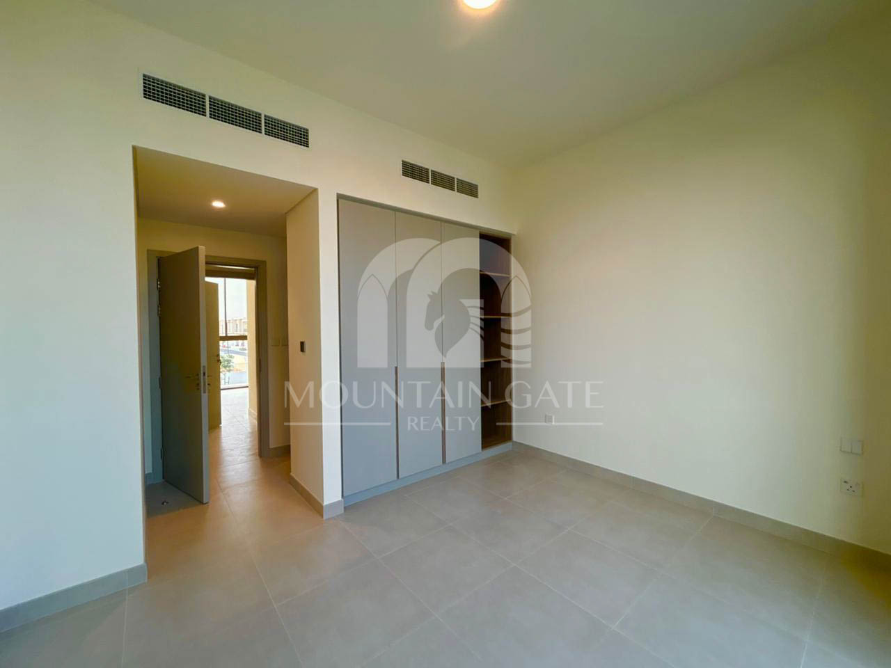 LUXURIOUS | VACANT | GREEN LIVING 3BR The Valley Mountain Gate