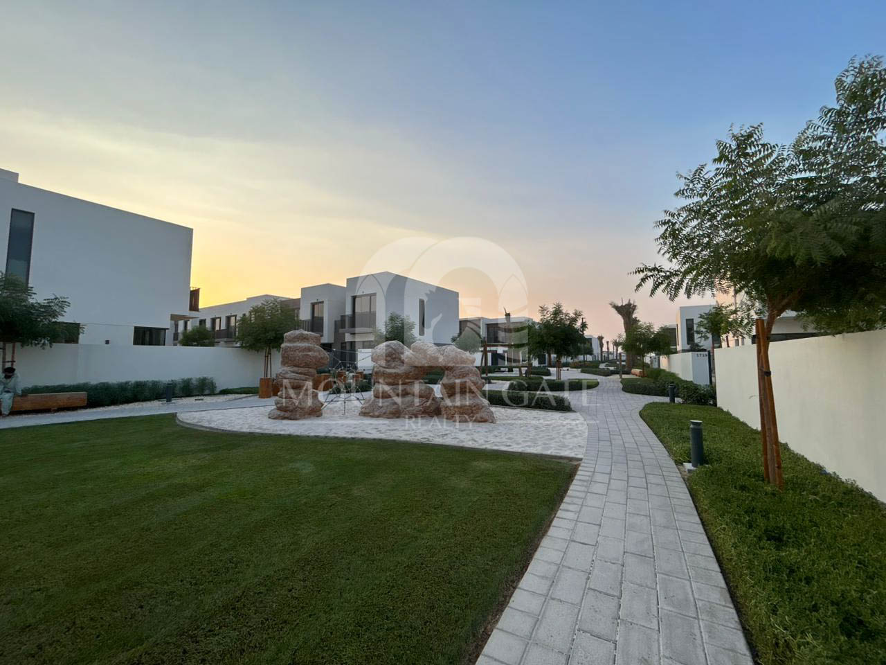 LUXURIOUS | VACANT | GREEN LIVING 3BR The Valley Mountain Gate