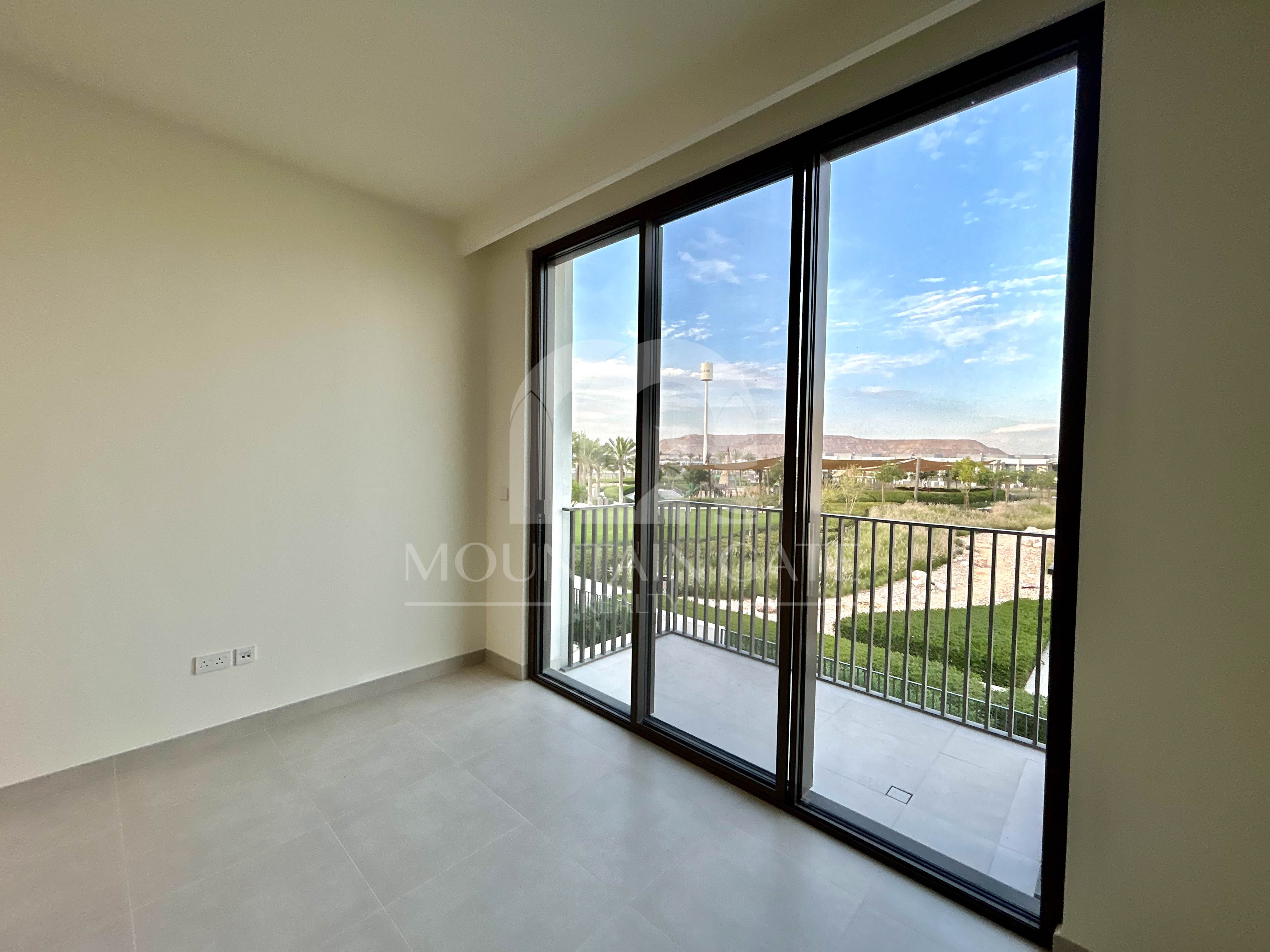 Band New Spacious Layout  Family Living 3BR The Valley Mountain Gate