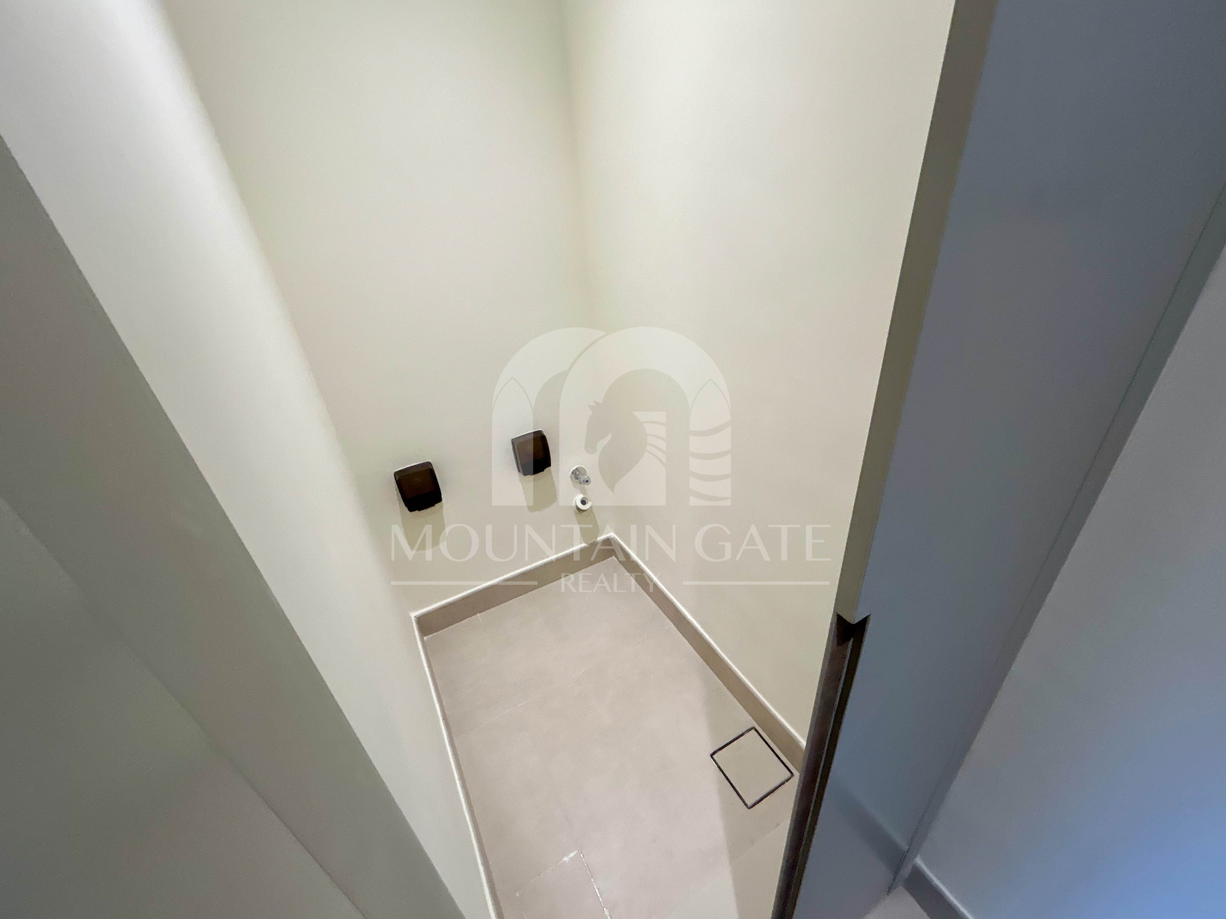Band New Spacious Layout  Family Living 3BR The Valley Mountain Gate
