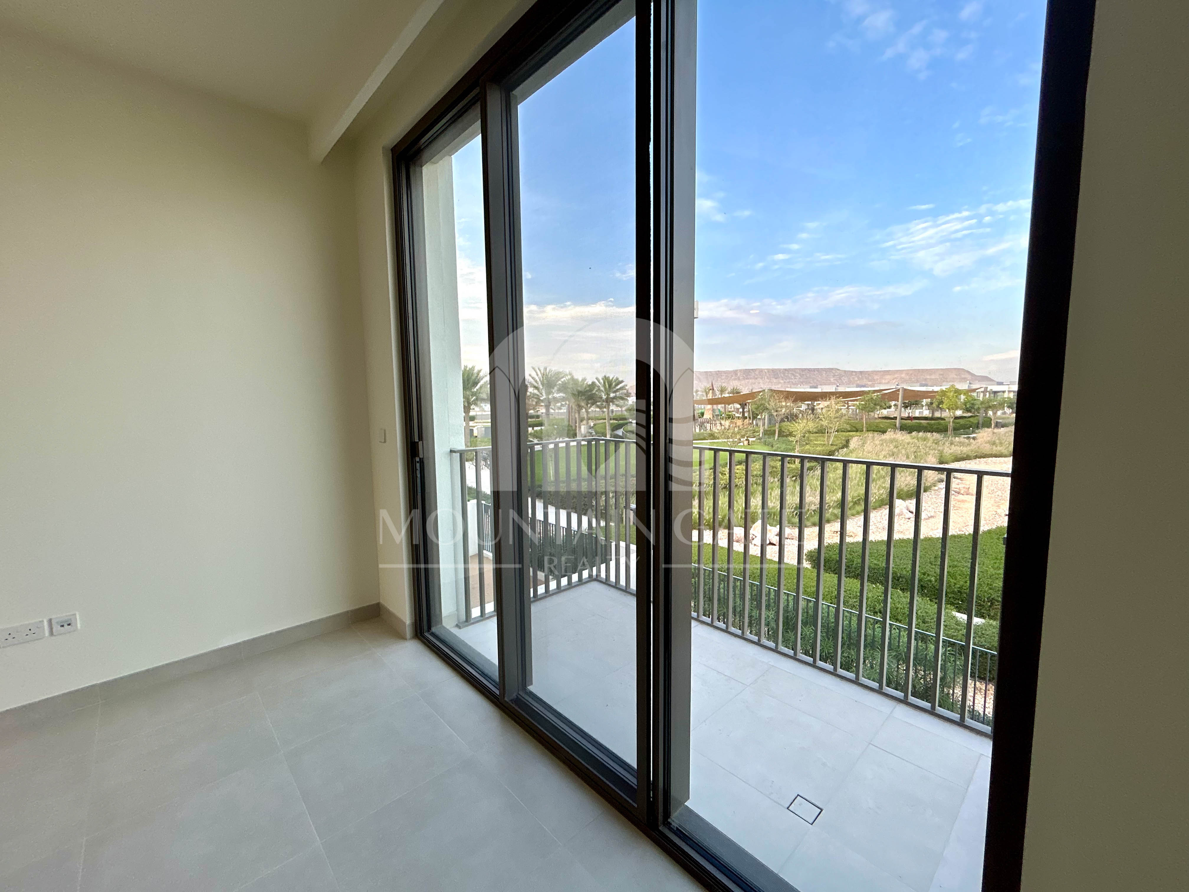Band New Spacious Layout  Family Living 3BR The Valley Mountain Gate