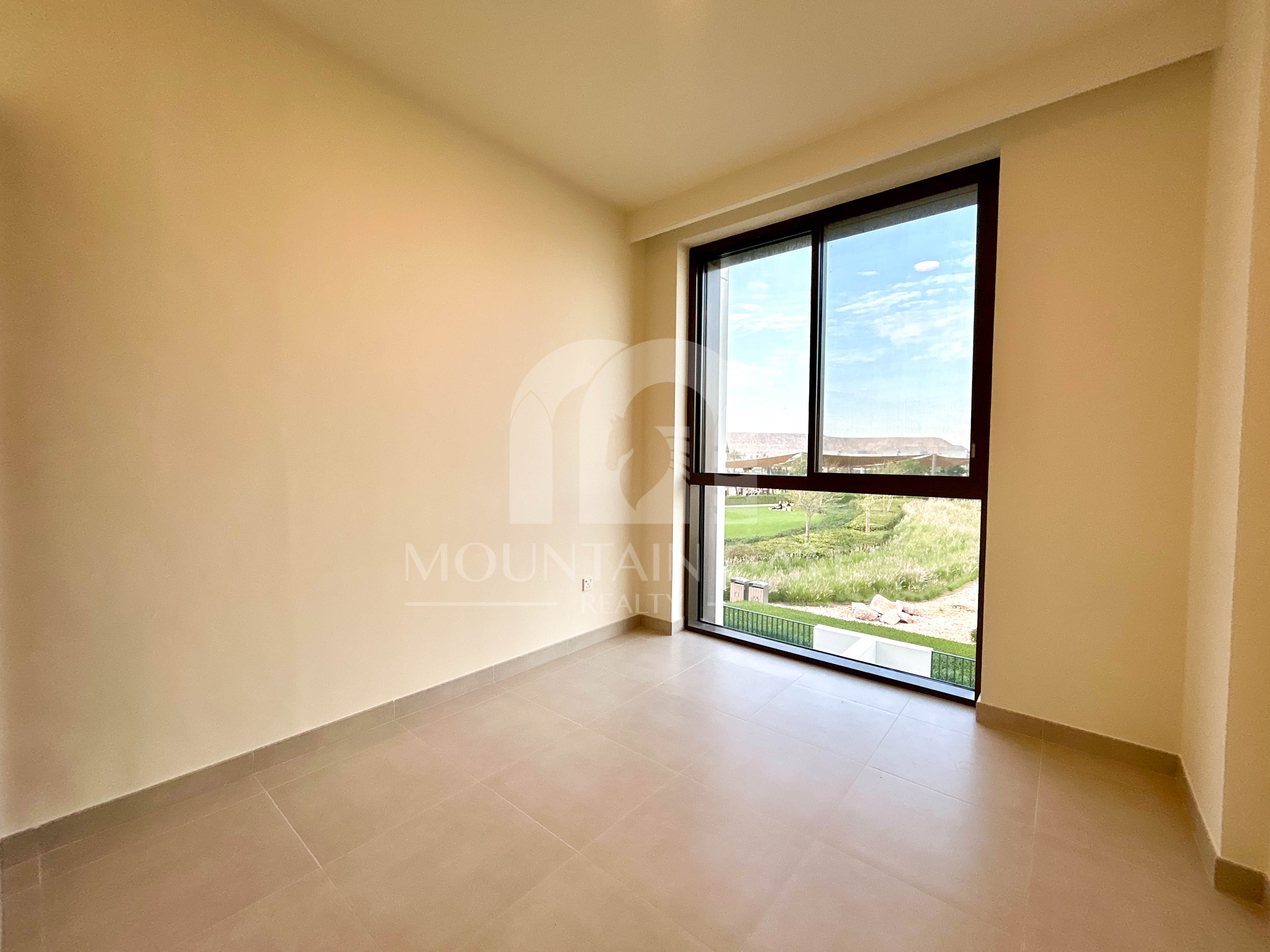 Band New Spacious Layout  Family Living 3BR The Valley Mountain Gate