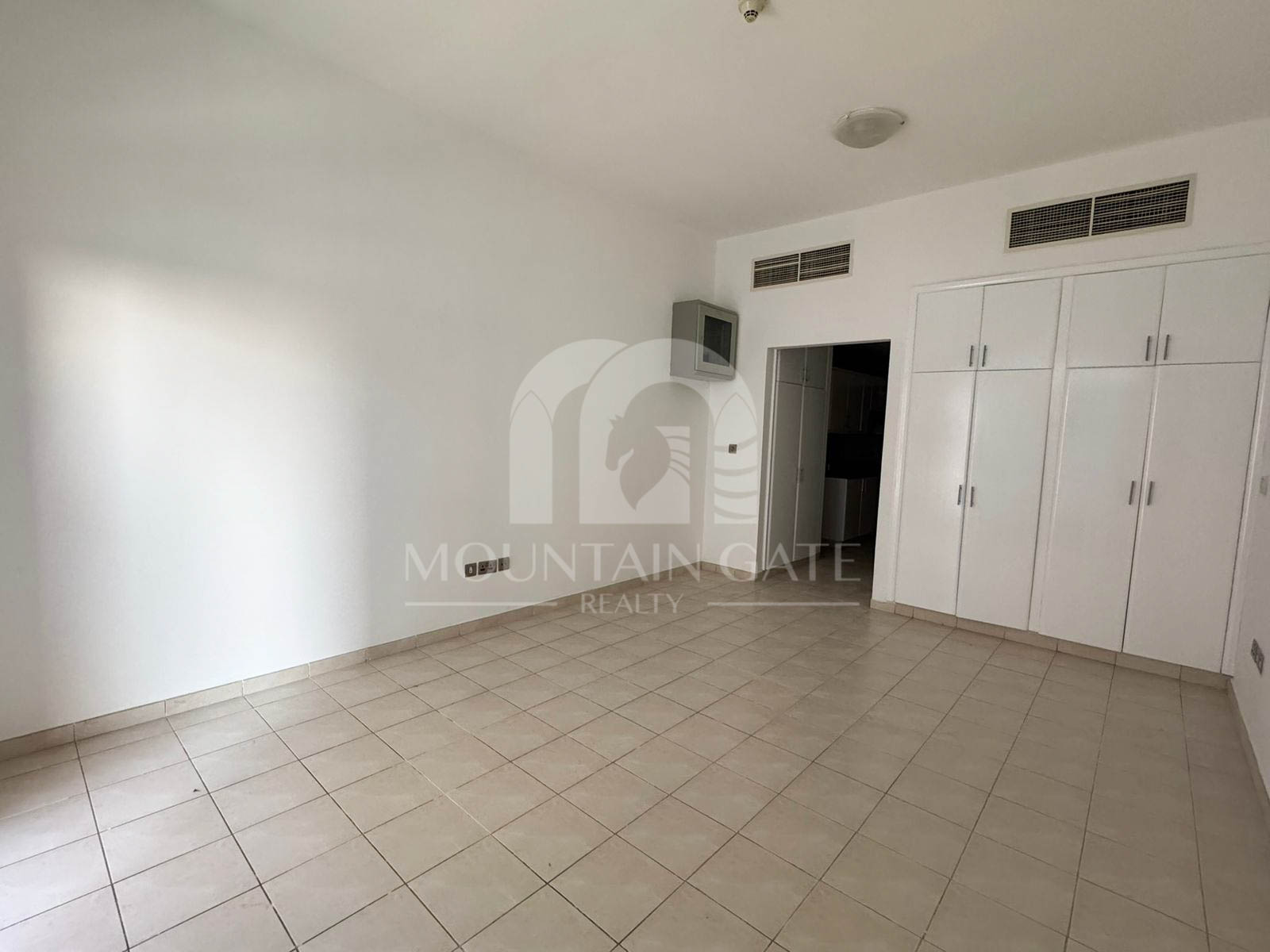 Studio in DIP l 10% ROI l Investor Deal Dubai Investment Park (DIP) Mountain Gate