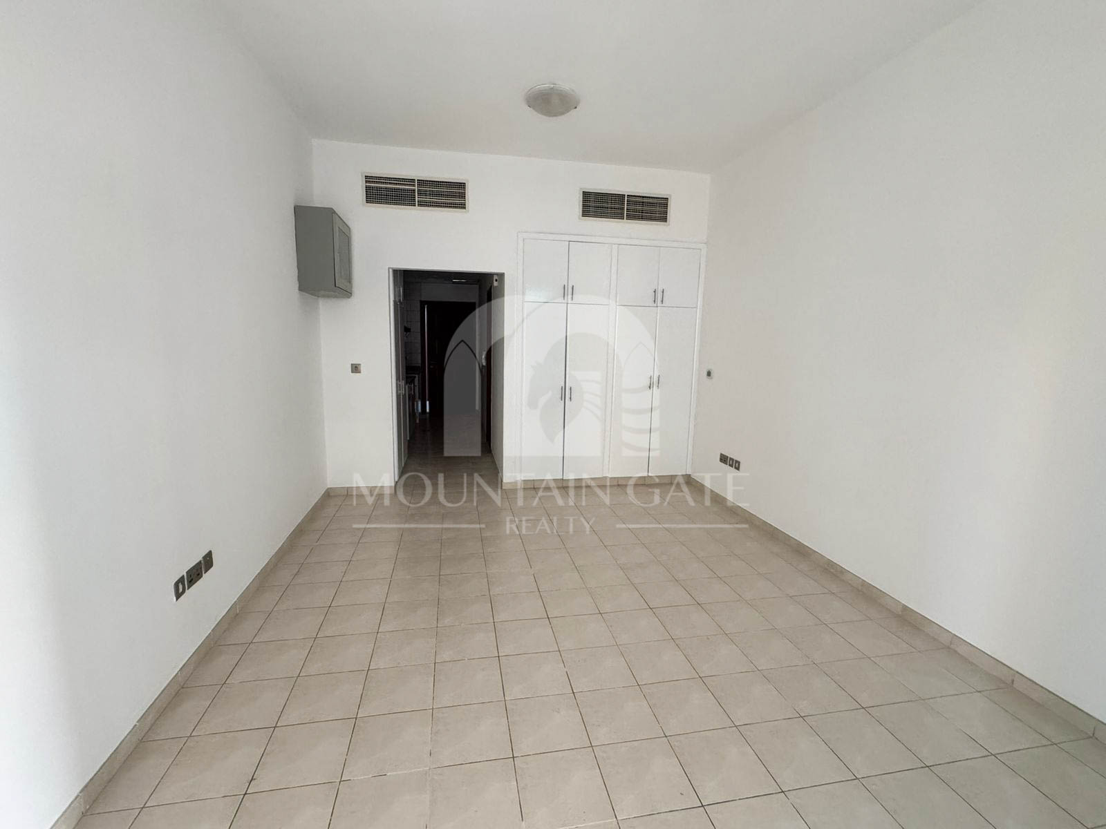 Studio in DIP l 10% ROI l Investor Deal Dubai Investment Park (DIP) Mountain Gate
