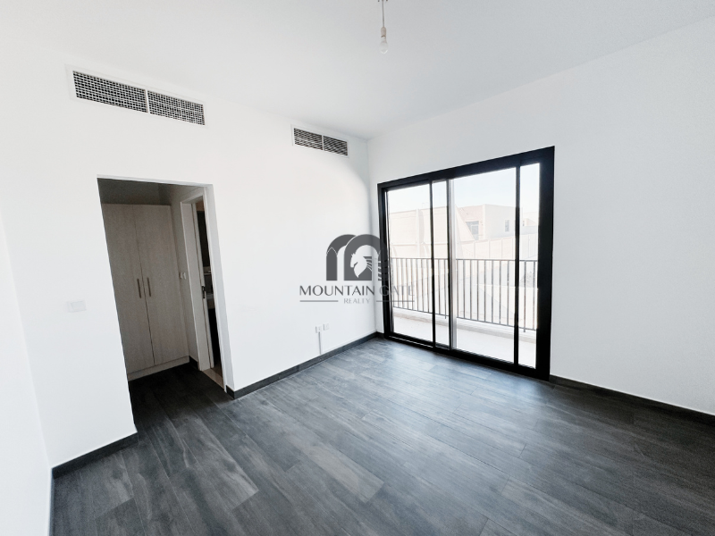 Corner Unit| Spacious| No Service charge| Vacant 4BR Al Tai Mountain Gate