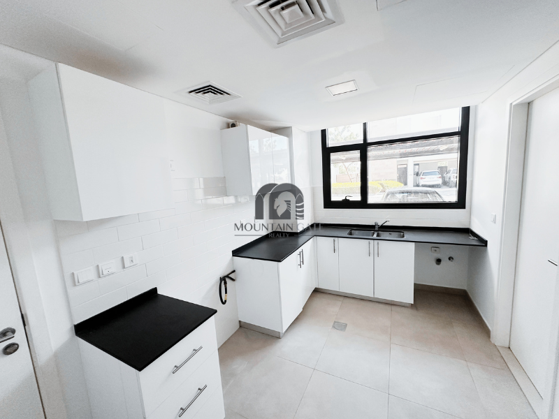 Corner Unit| Spacious| No Service charge| Vacant 4BR Al Tai Mountain Gate