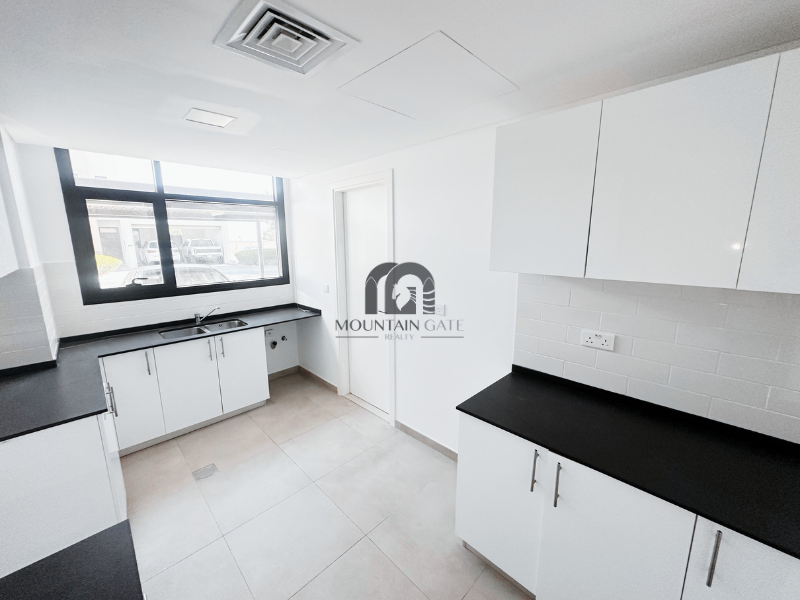 Corner Unit| Spacious| No Service charge| Vacant 4BR Al Tai Mountain Gate