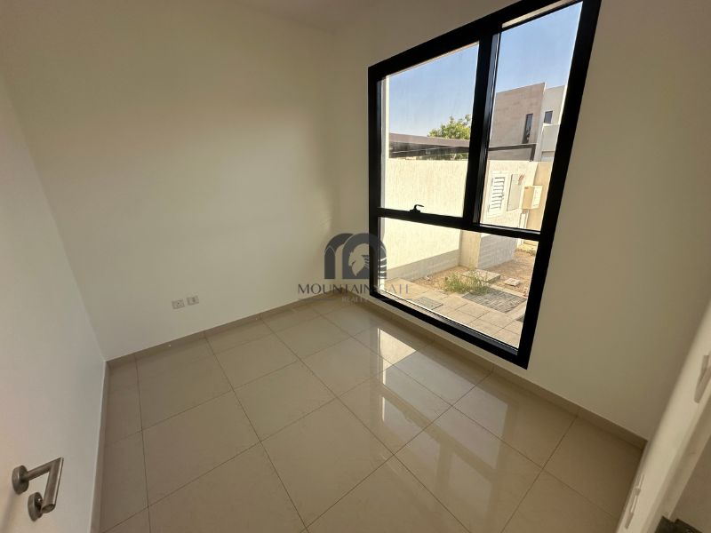 Corner Unit| Spacious| No Service charge| Vacant 4BR Al Tai Mountain Gate