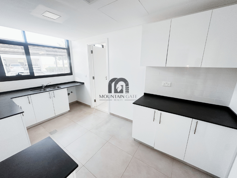 Corner Unit| Spacious| No Service charge| Vacant 4BR Al Tai Mountain Gate