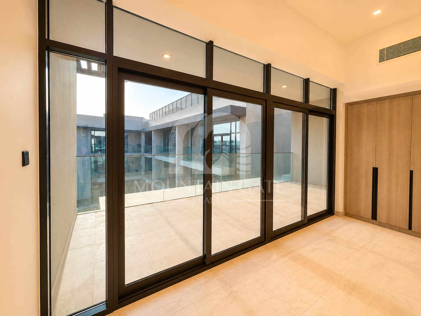Rare Studio | Chiller Free | Semi-close Kitchen Jumeirah Village Circle Mountain Gate