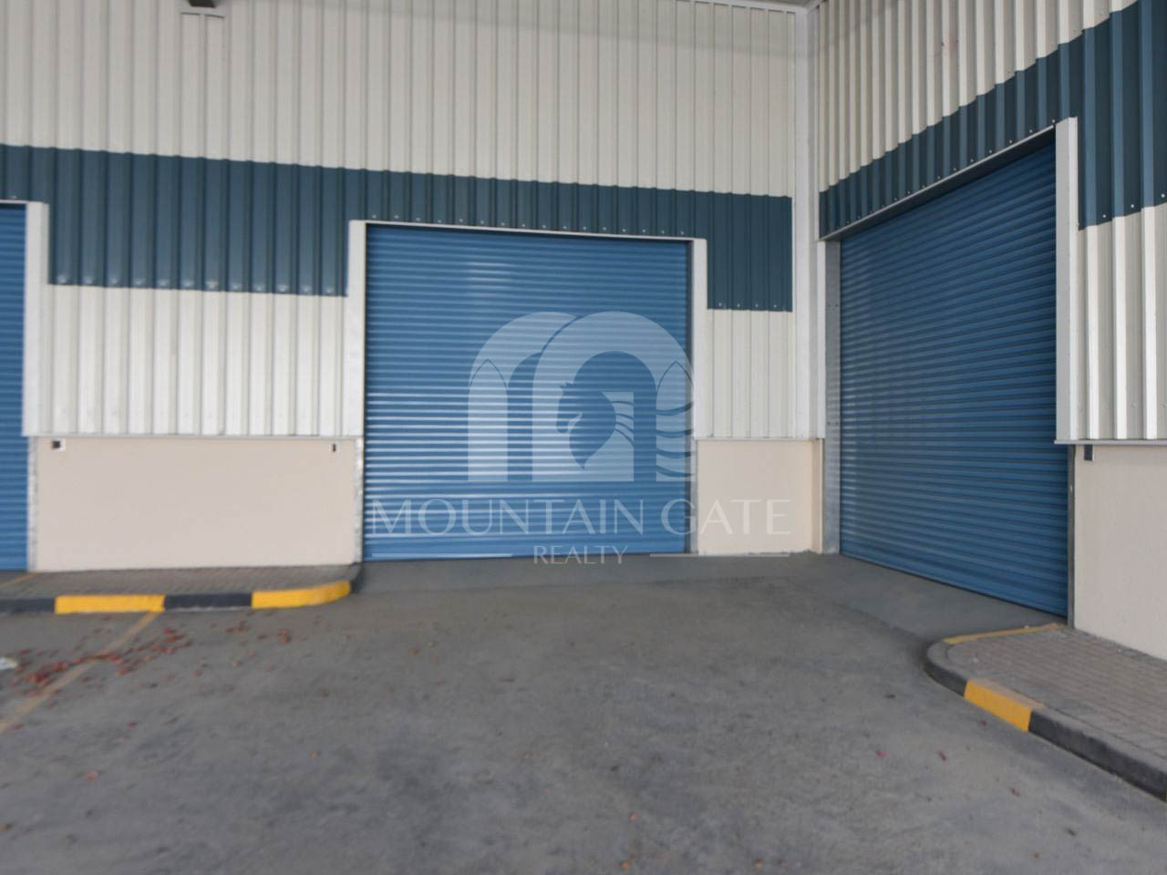 Spacious brand new warehouse in a prime location Dubai Investment Park (DIP) Mountain Gate