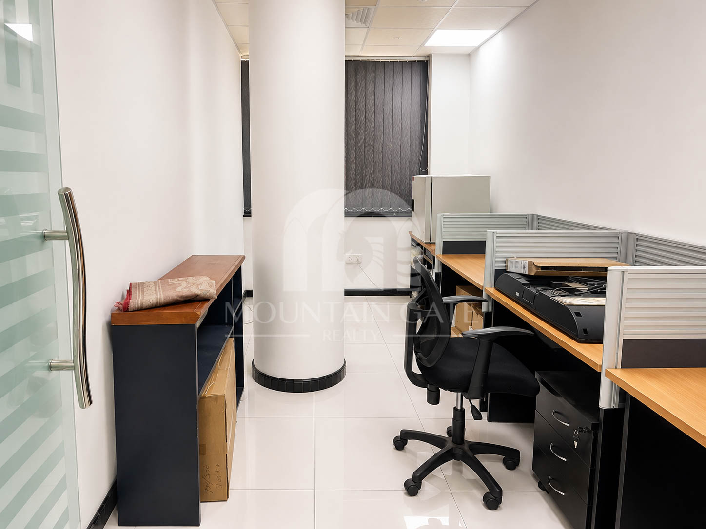 Spacious office/ Prime Location/ Available/ Fitted Dubai Investment Park (DIP) Mountain Gate
