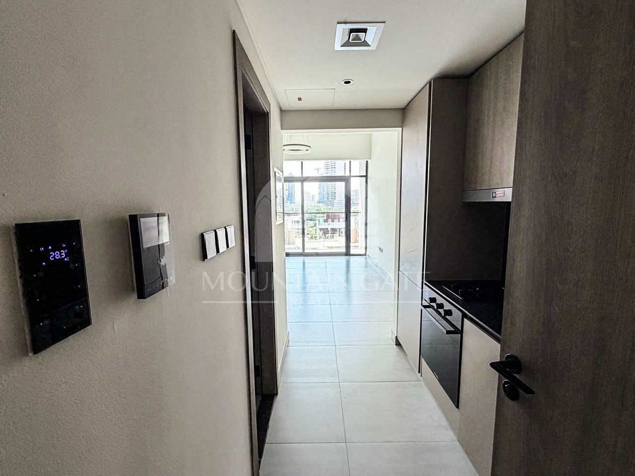 LUXURIOUS | VACANT | FITTED KITCHEN Jumeirah Village Circle Mountain Gate