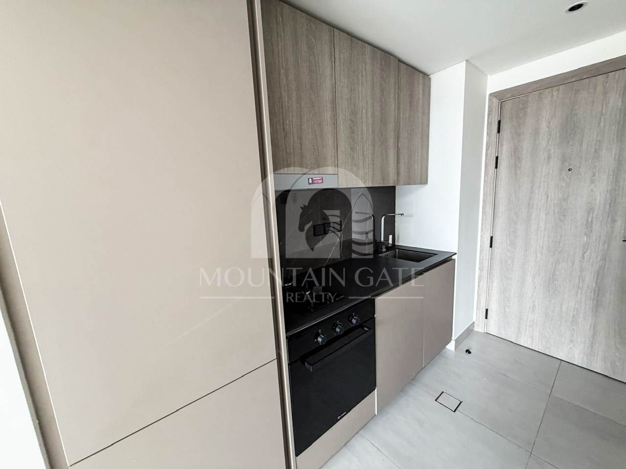 LUXURIOUS | VACANT | FITTED KITCHEN Jumeirah Village Circle Mountain Gate