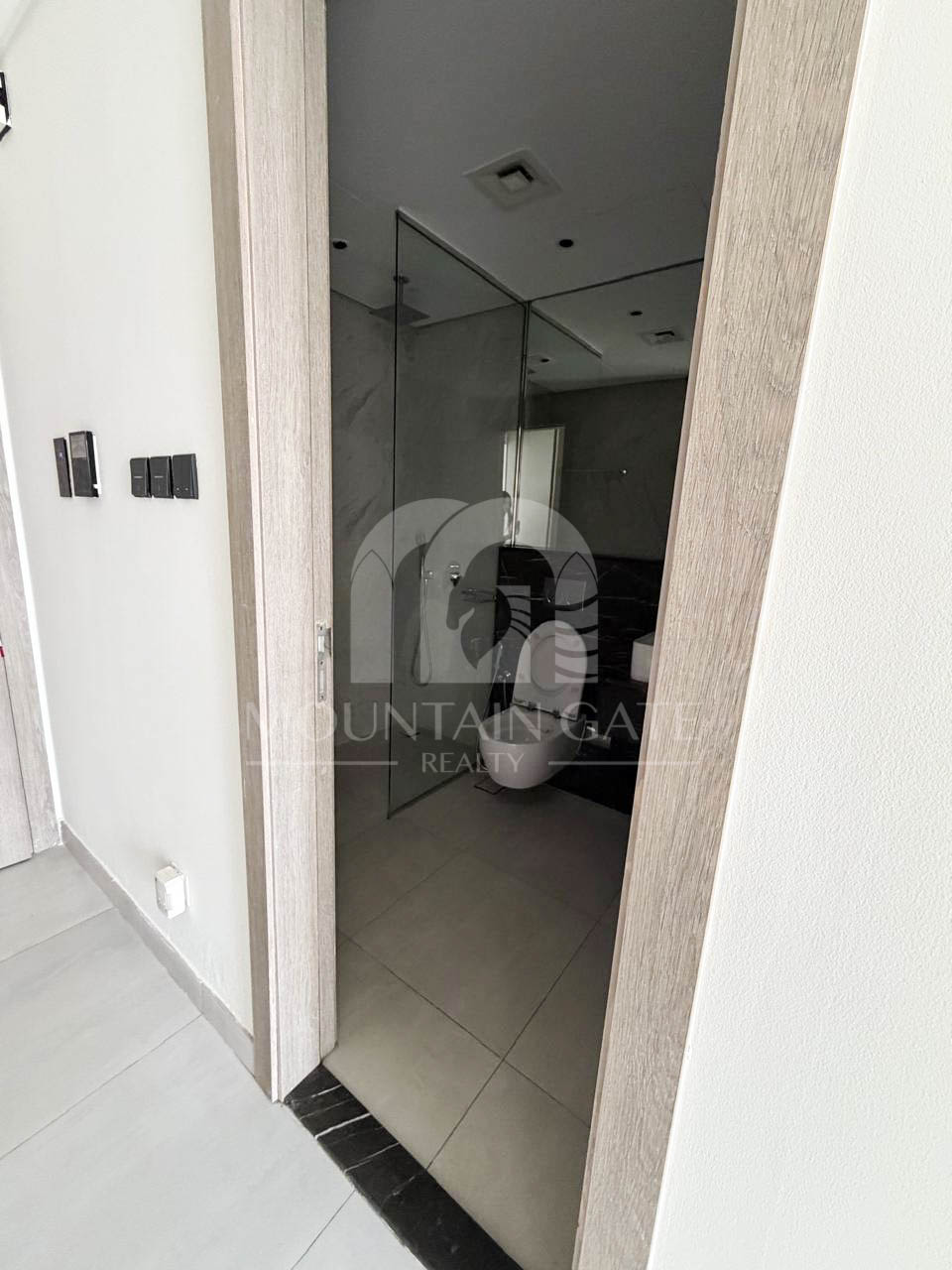 LUXURIOUS | VACANT | FITTED KITCHEN Jumeirah Village Circle Mountain Gate
