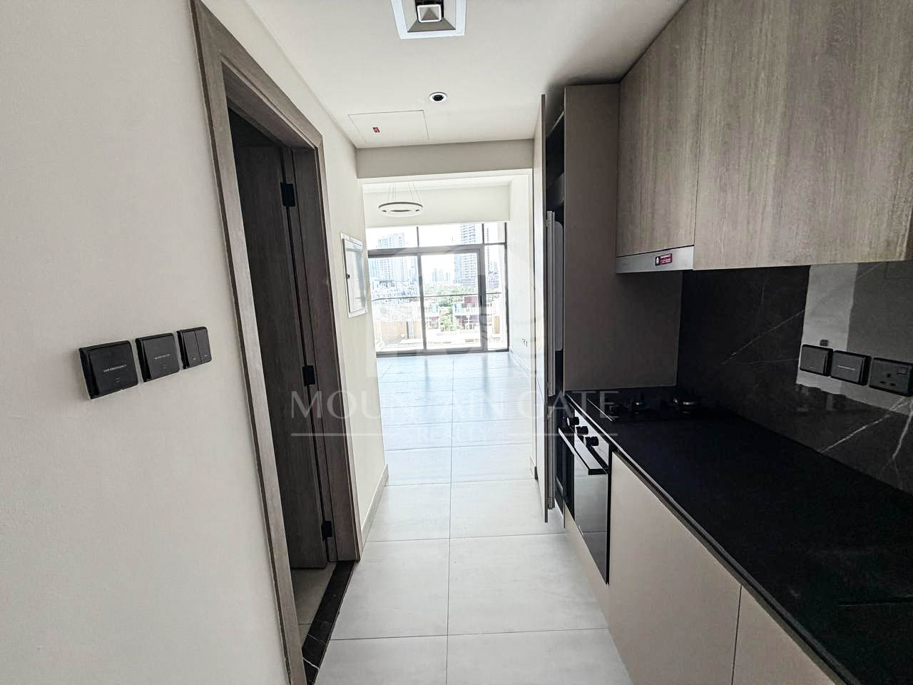 LUXURIOUS | VACANT | FITTED KITCHEN Jumeirah Village Circle Mountain Gate