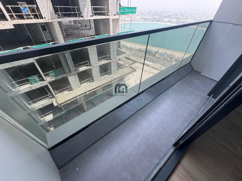 Large space | Laundry room | Side sea view 1BR Al Mamzar - Sharjah Mountain Gate