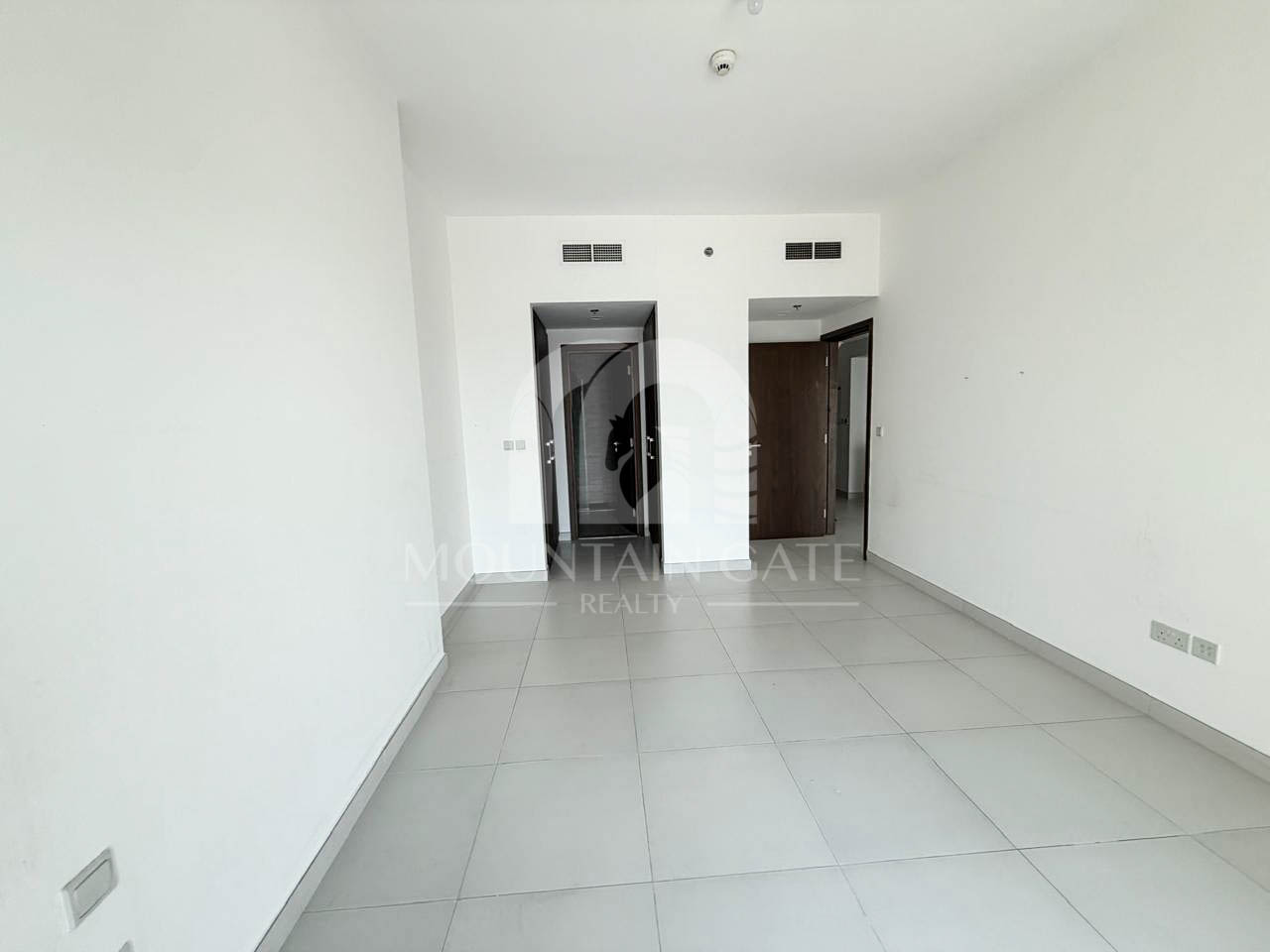 SPACIOUS UNIT | PRIME LOCATION | VACANT 1BR Motor City Mountain Gate
