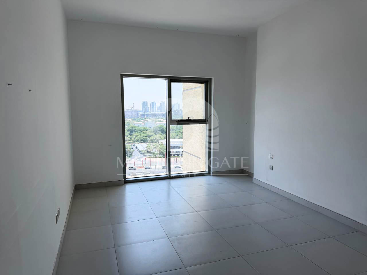 SPACIOUS UNIT | PRIME LOCATION | VACANT 1BR Motor City Mountain Gate