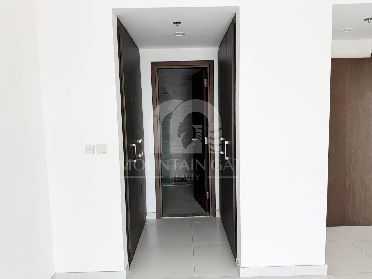 SPACIOUS UNIT | PRIME LOCATION | VACANT 1BR Motor City Mountain Gate