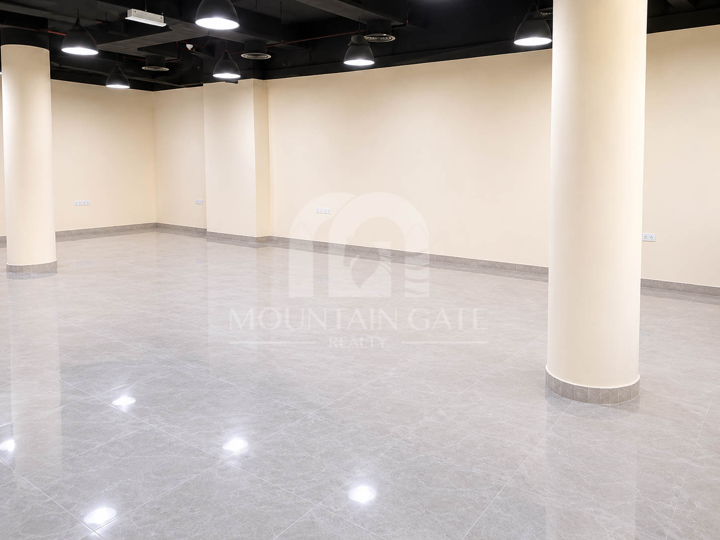 Prime location/fitted/ready to move in Dubai Investment Park (DIP) Mountain Gate