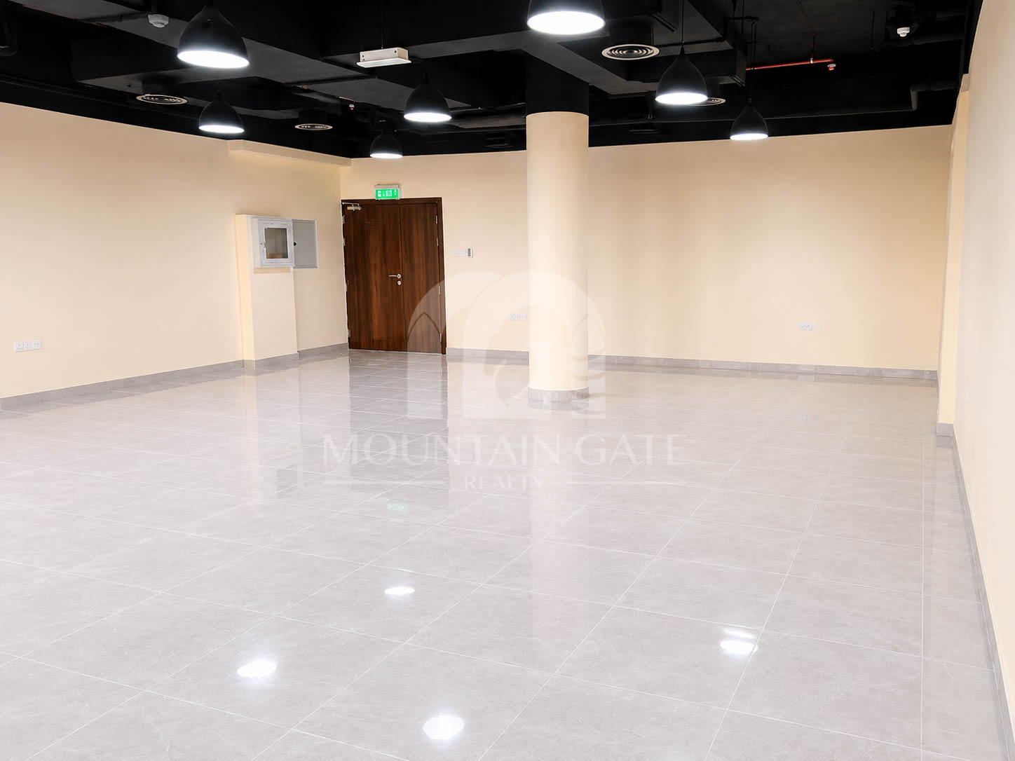 Prime location/fitted/ready to move in Dubai Investment Park (DIP) Mountain Gate