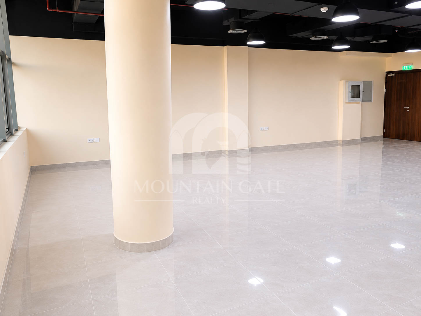 Prime location/fitted/ready to move in Dubai Investment Park (DIP) Mountain Gate