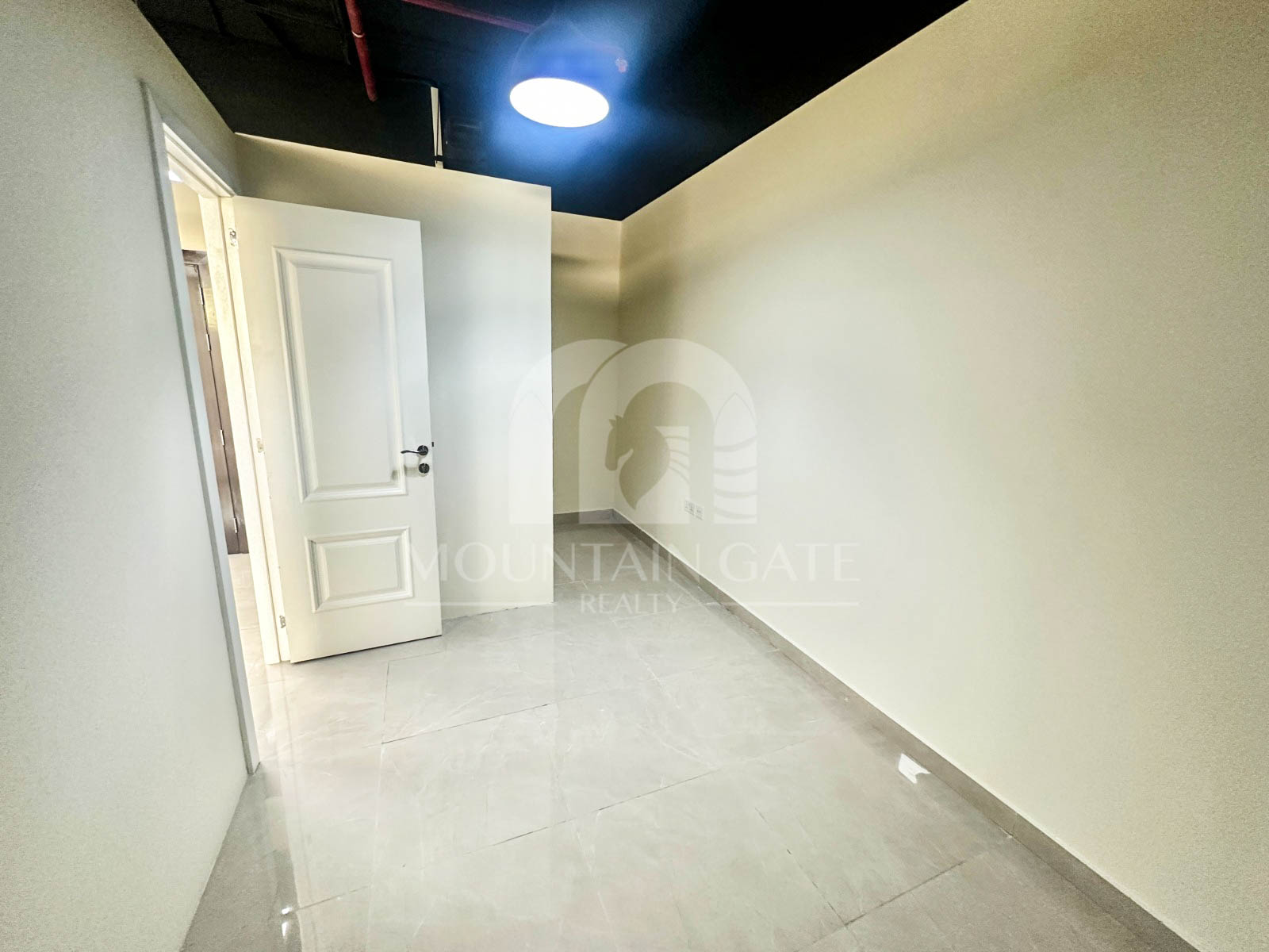 Business hub/ready/fitted/Great location Dubai Investment Park (DIP) Mountain Gate
