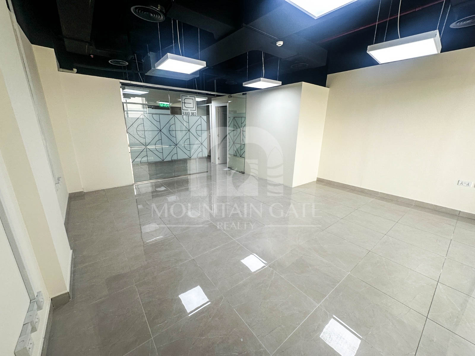 Business hub/ready/fitted/Great location Dubai Investment Park (DIP) Mountain Gate