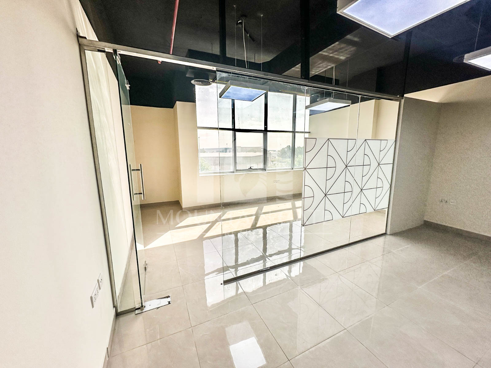 Business hub/ready/fitted/Great location Dubai Investment Park (DIP) Mountain Gate