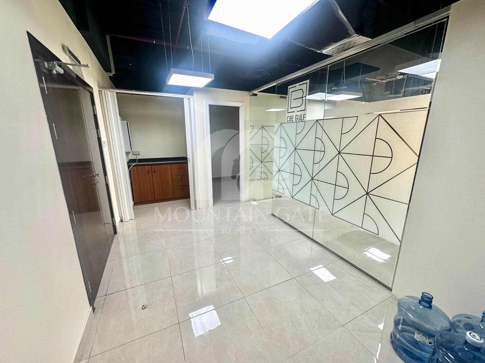 Business hub/ready/fitted/Great location Dubai Investment Park (DIP) Mountain Gate