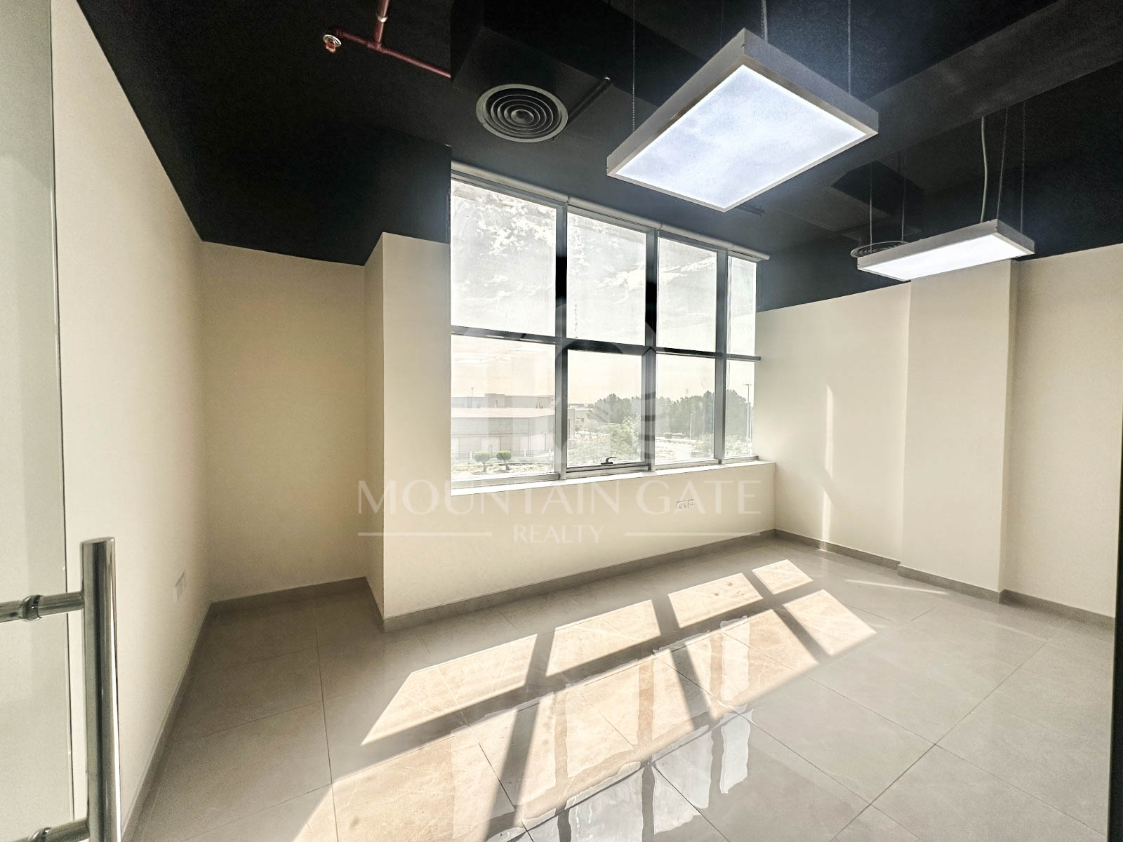 Business hub/ready/fitted/Great location Dubai Investment Park (DIP) Mountain Gate