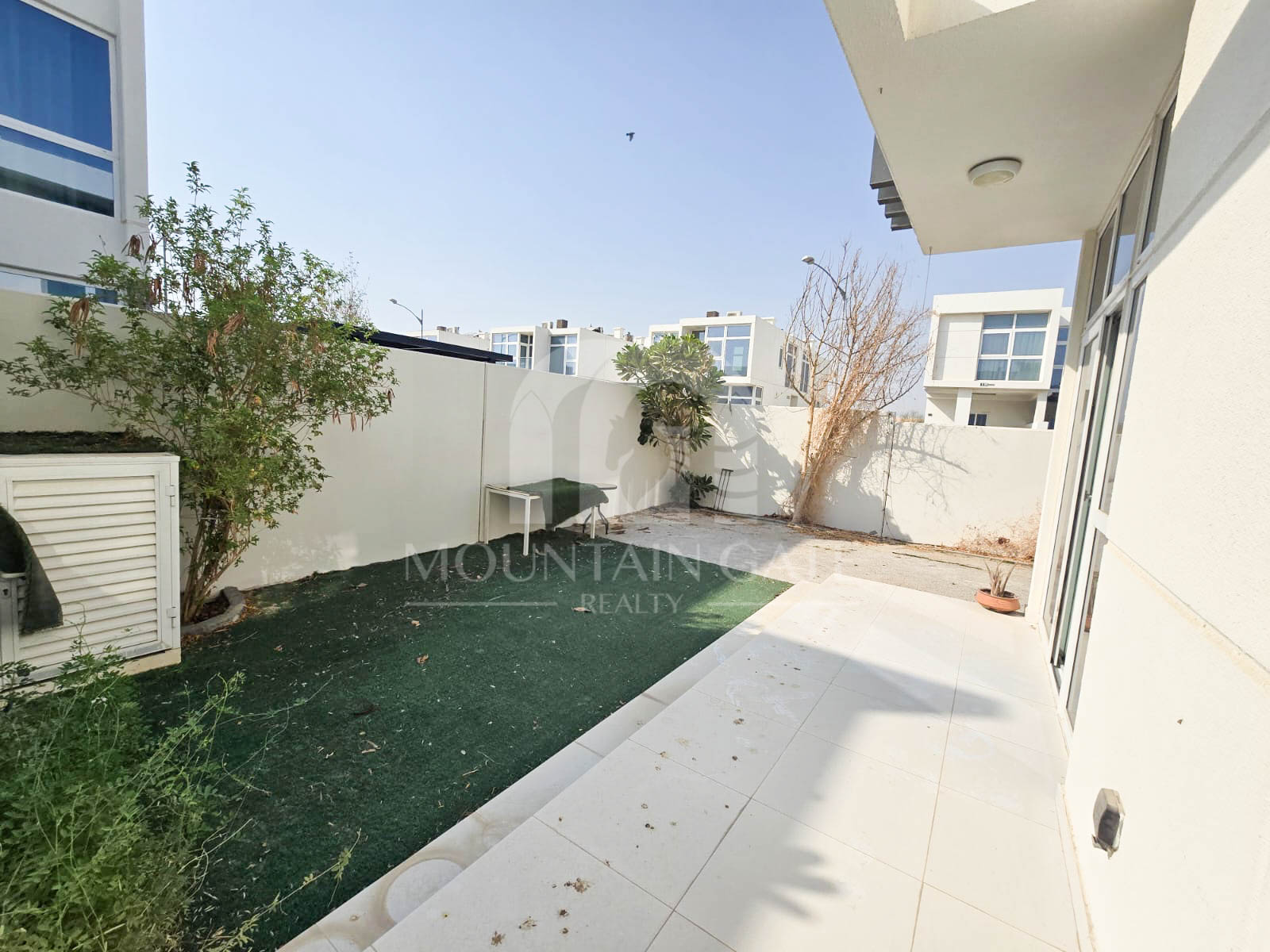 R2EE | Corner | L Shape | Spacious living room | 3BR Damac Hills 2 Mountain Gate
