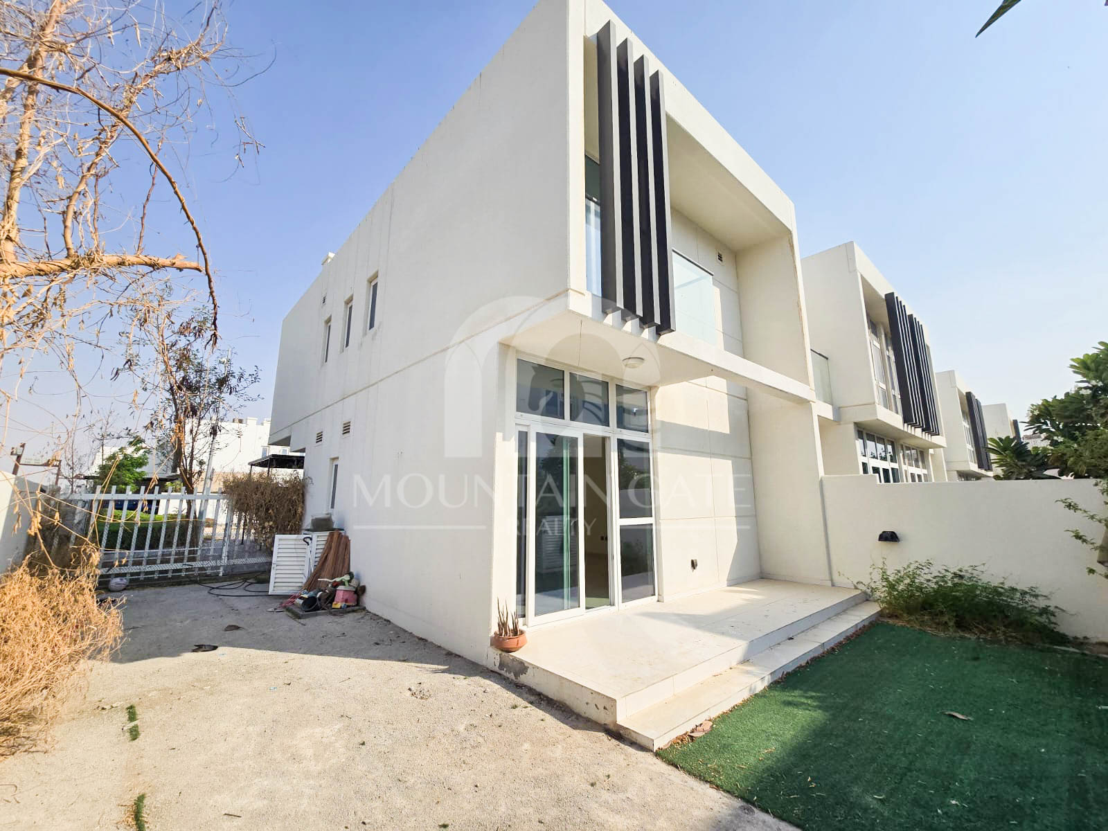 R2EE | Corner | L Shape | Spacious living room | 3BR Damac Hills 2 Mountain Gate