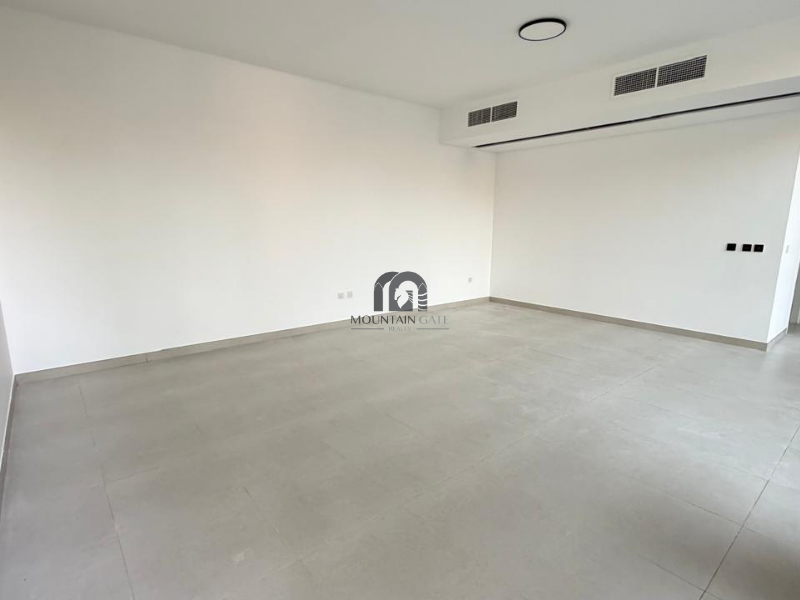 Luxury Villa | Pool | near stadiums| Corner 4BR Tilal City Mountain Gate