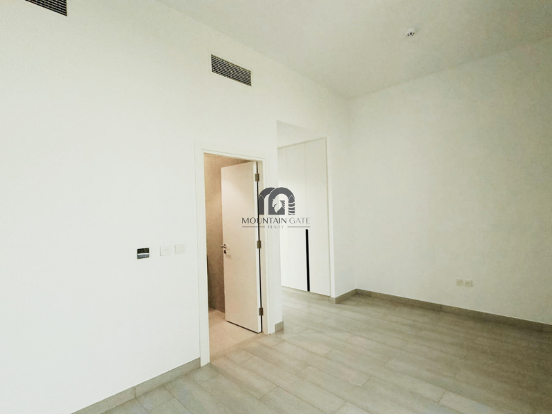 Luxury Villa | Pool | near stadiums| Corner 4BR Tilal City Mountain Gate