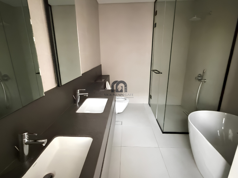 Luxury Villa | Pool | near stadiums| Corner 4BR Tilal City Mountain Gate
