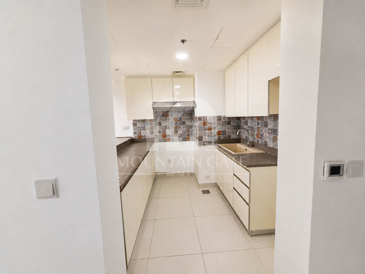 SPACIOUS UNIT | OPEN VIEW | VACANT NOW 2BR Motor City Mountain Gate